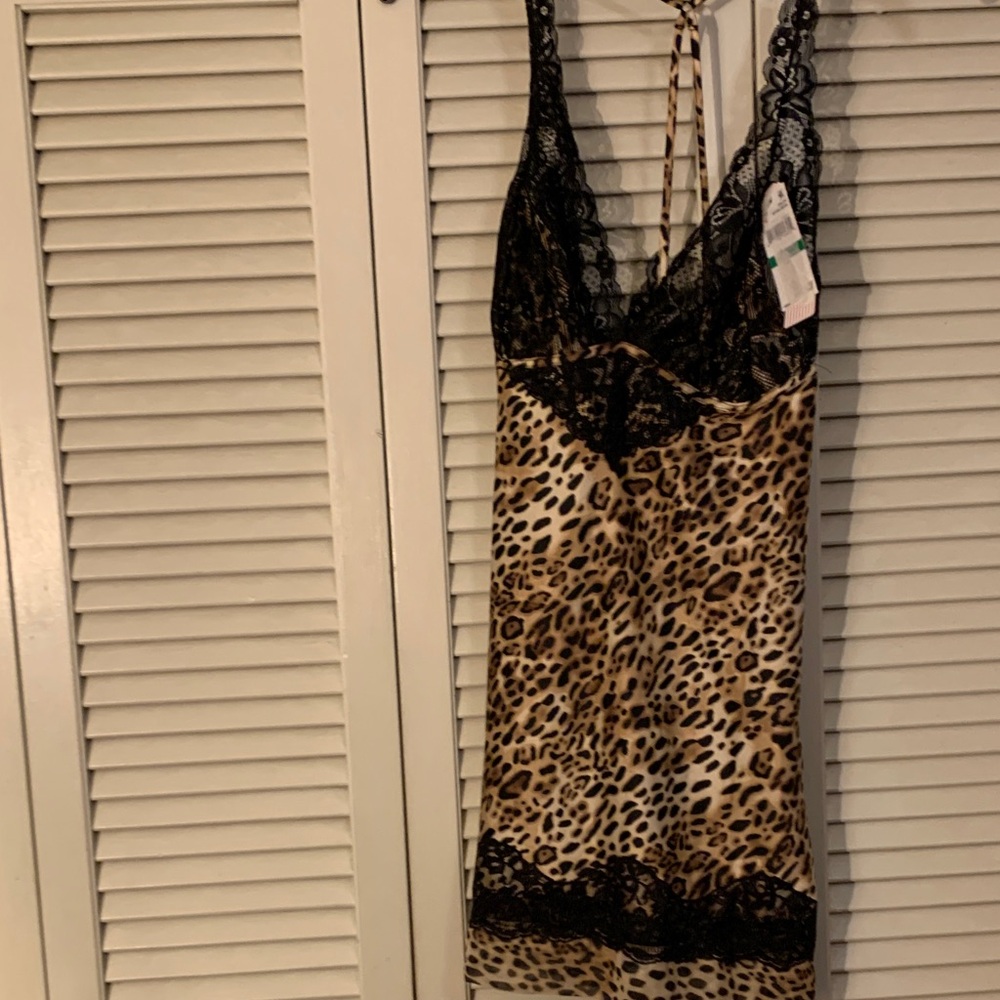 Elegant Leopard Print Chemise with Black Lace